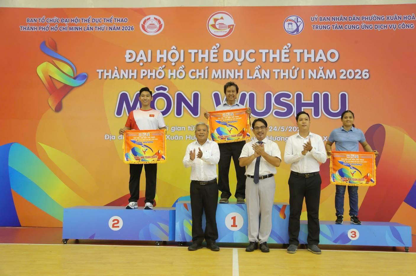 Trao thưởng toàn đoàn